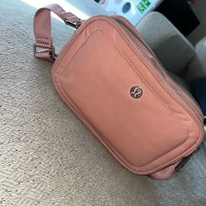 LuLu Lemon Crossbody Camera Bag 2L